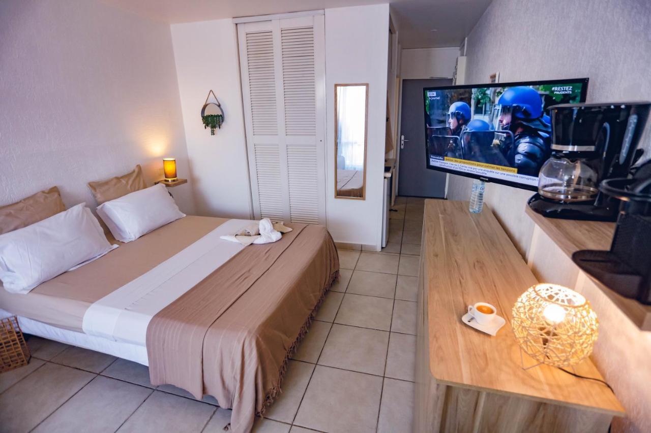 Studio Chic Avec Son Acces Plage Et Sans Coupure D'Eau Le Gosier  Bagian luar foto